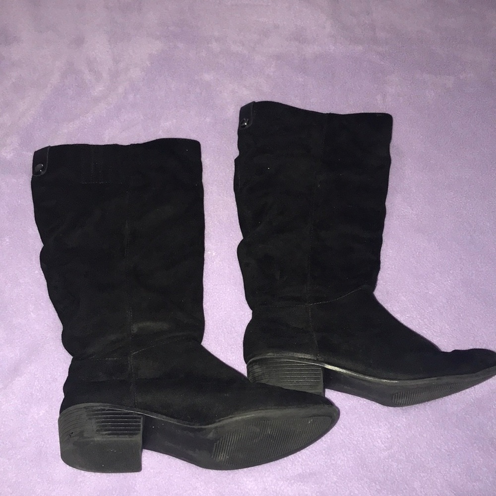 Velvet black boots